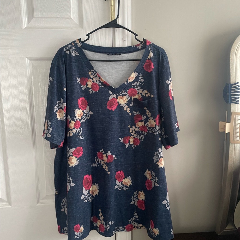 BloomChic Navy Floral Short Sleeve Top